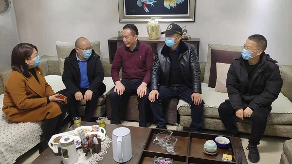 “情系退休老職工 走訪慰問暖人心”徽鹽地產集團公司組織開展春節慰問活動